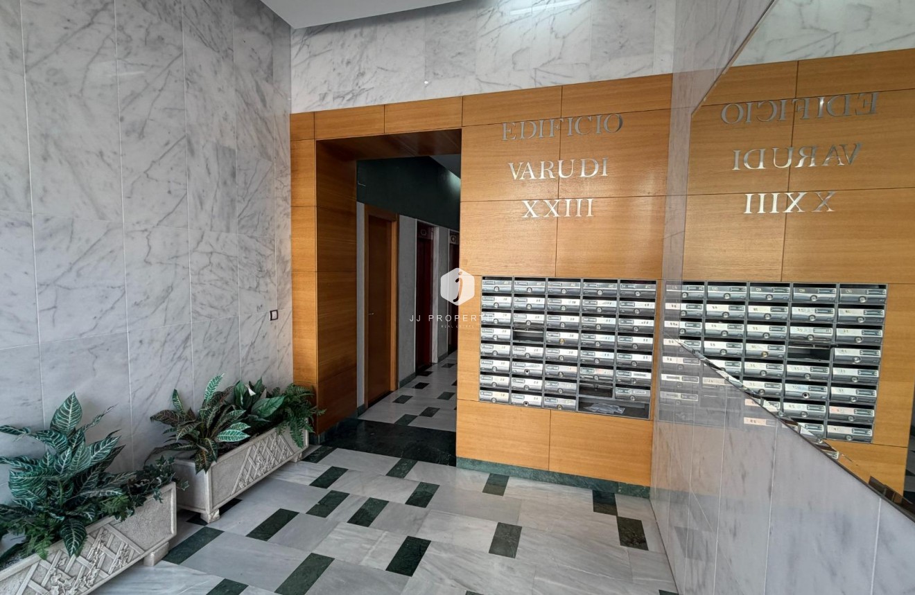 Resale - Apartment / flat -
Torrevieja - Playa de los Locos