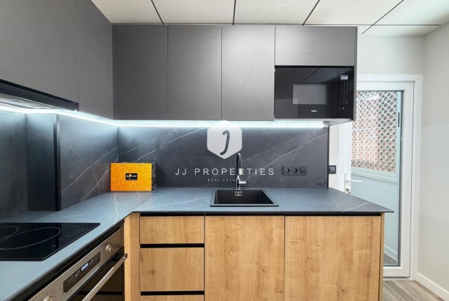 Resale - Apartment / flat -
Torrevieja - Estacion de autobuses