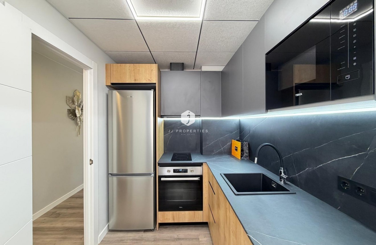 Resale - Apartment / flat -
Torrevieja - Estacion de autobuses