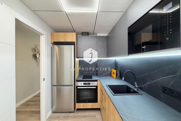Resale - Apartment / flat -
Torrevieja - Estacion de autobuses
