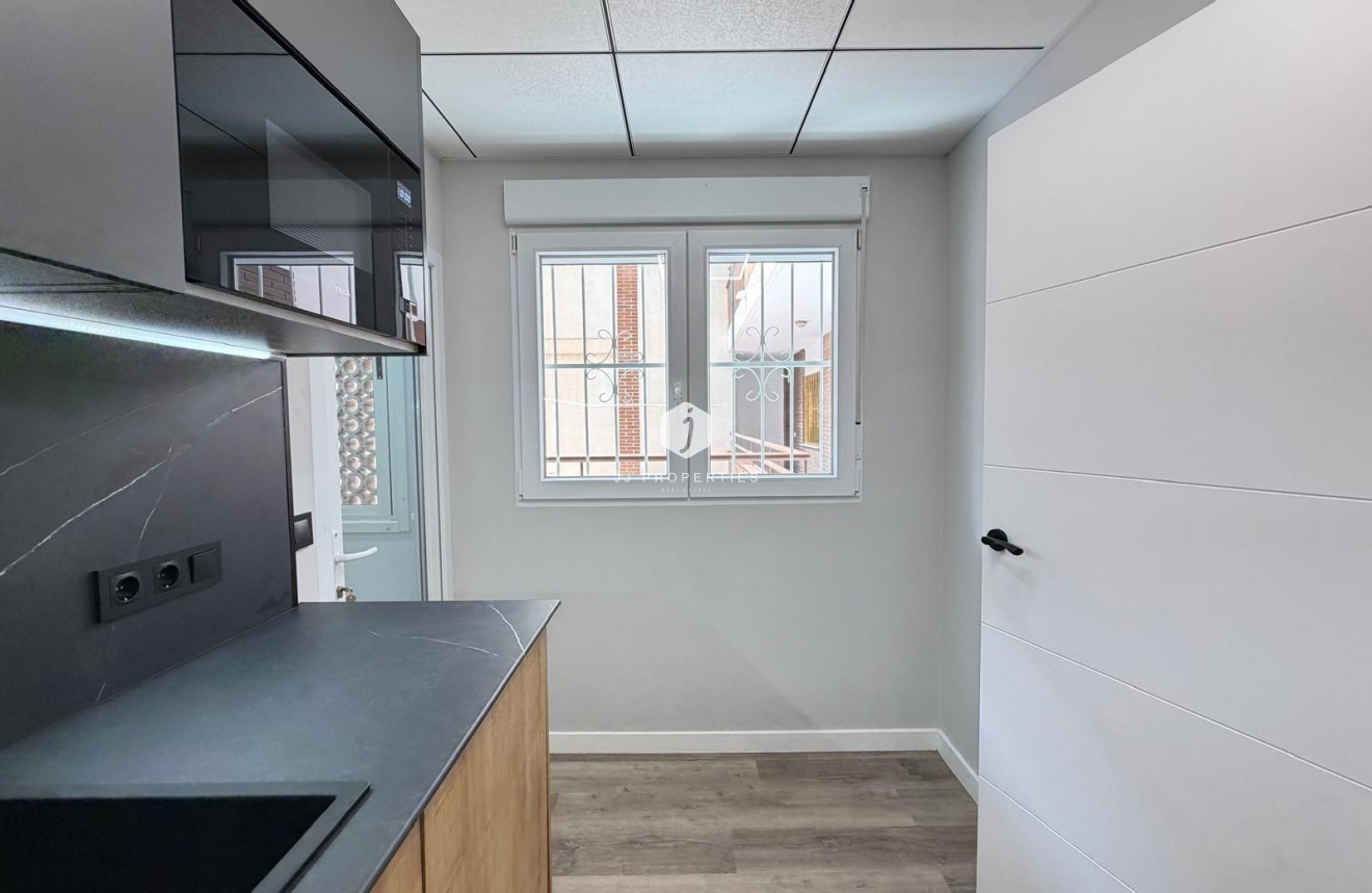 Resale - Apartment / flat -
Torrevieja - Estacion de autobuses