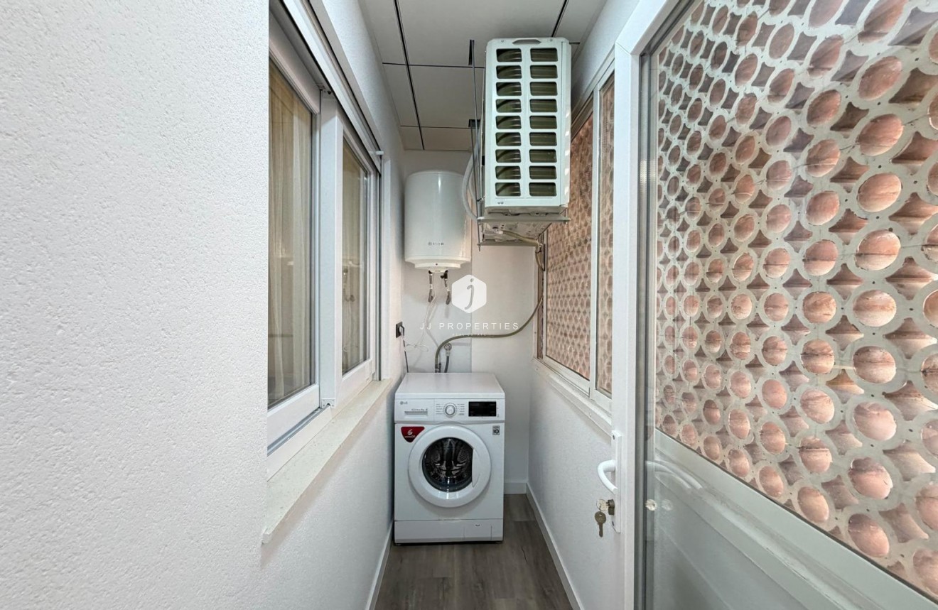Resale - Apartment / flat -
Torrevieja - Estacion de autobuses