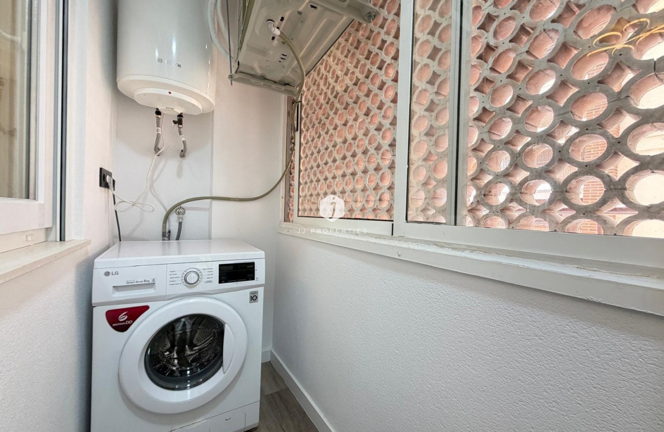 Resale - Apartment / flat -
Torrevieja - Estacion de autobuses