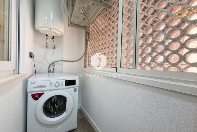 Resale - Apartment / flat -
Torrevieja - Estacion de autobuses