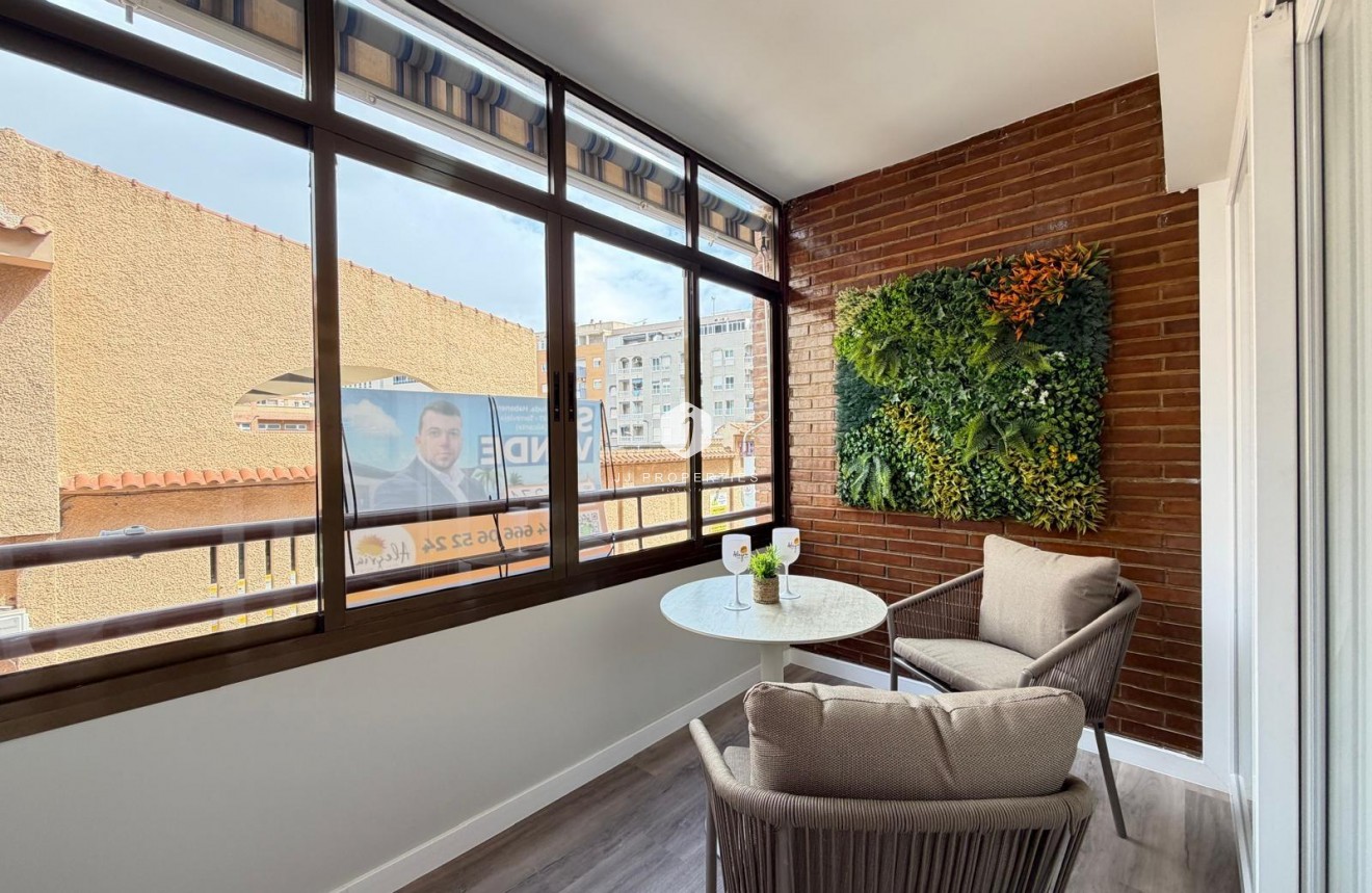 Resale - Apartment / flat -
Torrevieja - Estacion de autobuses