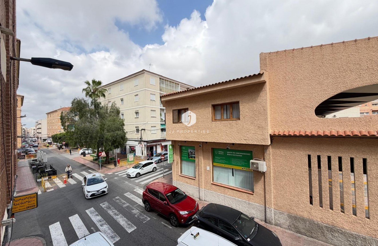 Resale - Apartment / flat -
Torrevieja - Estacion de autobuses