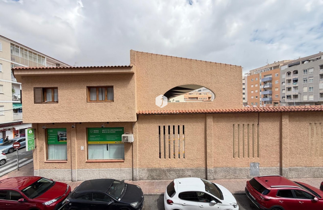 Resale - Apartment / flat -
Torrevieja - Estacion de autobuses