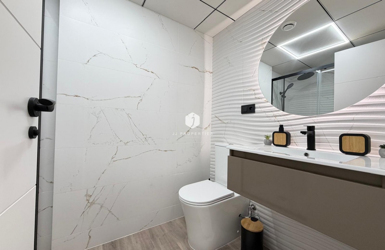 Resale - Apartment / flat -
Torrevieja - Estacion de autobuses