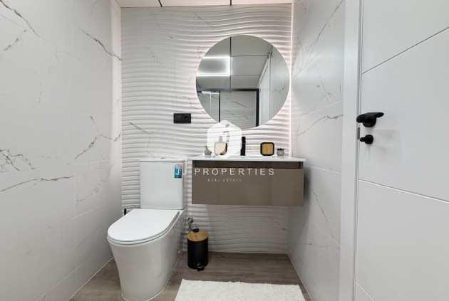 Resale - Apartment / flat -
Torrevieja - Estacion de autobuses