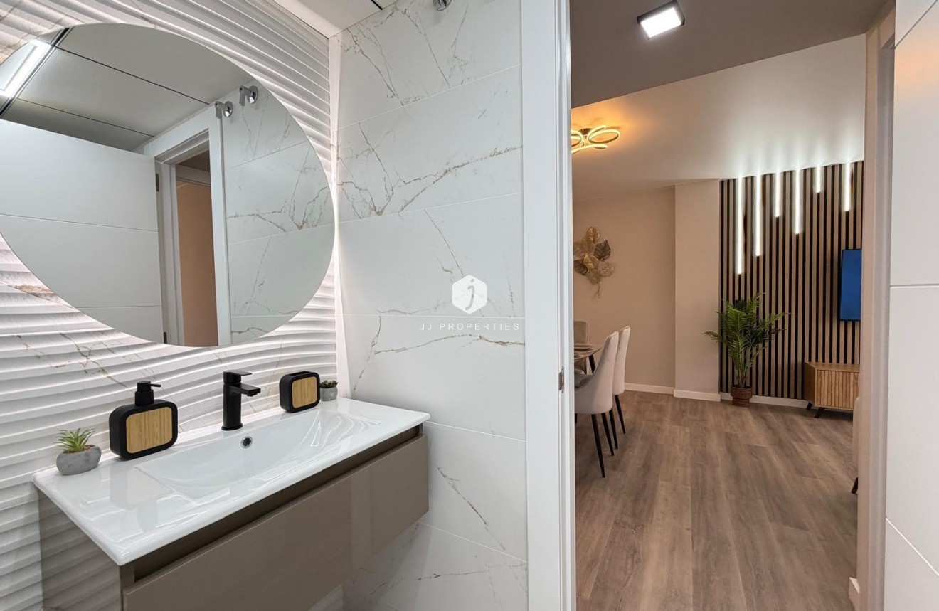 Resale - Apartment / flat -
Torrevieja - Estacion de autobuses