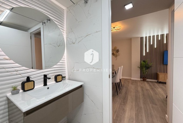 Resale - Apartment / flat -
Torrevieja - Estacion de autobuses