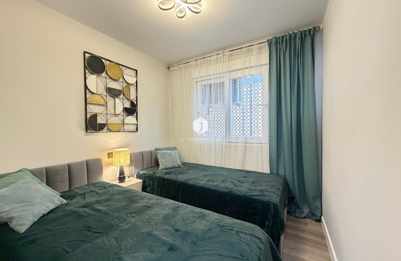 Resale - Apartment / flat -
Torrevieja - Estacion de autobuses