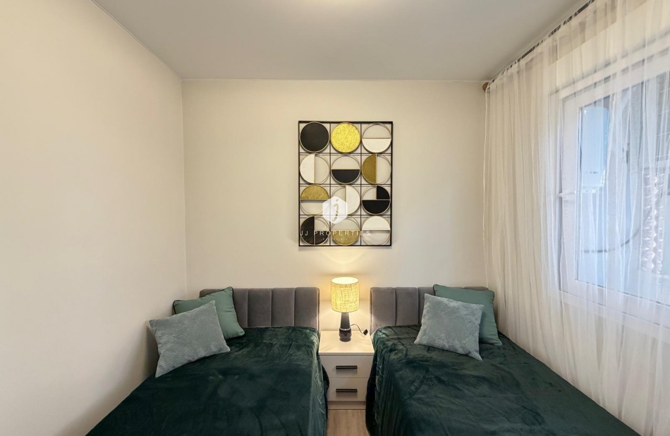 Resale - Apartment / flat -
Torrevieja - Estacion de autobuses