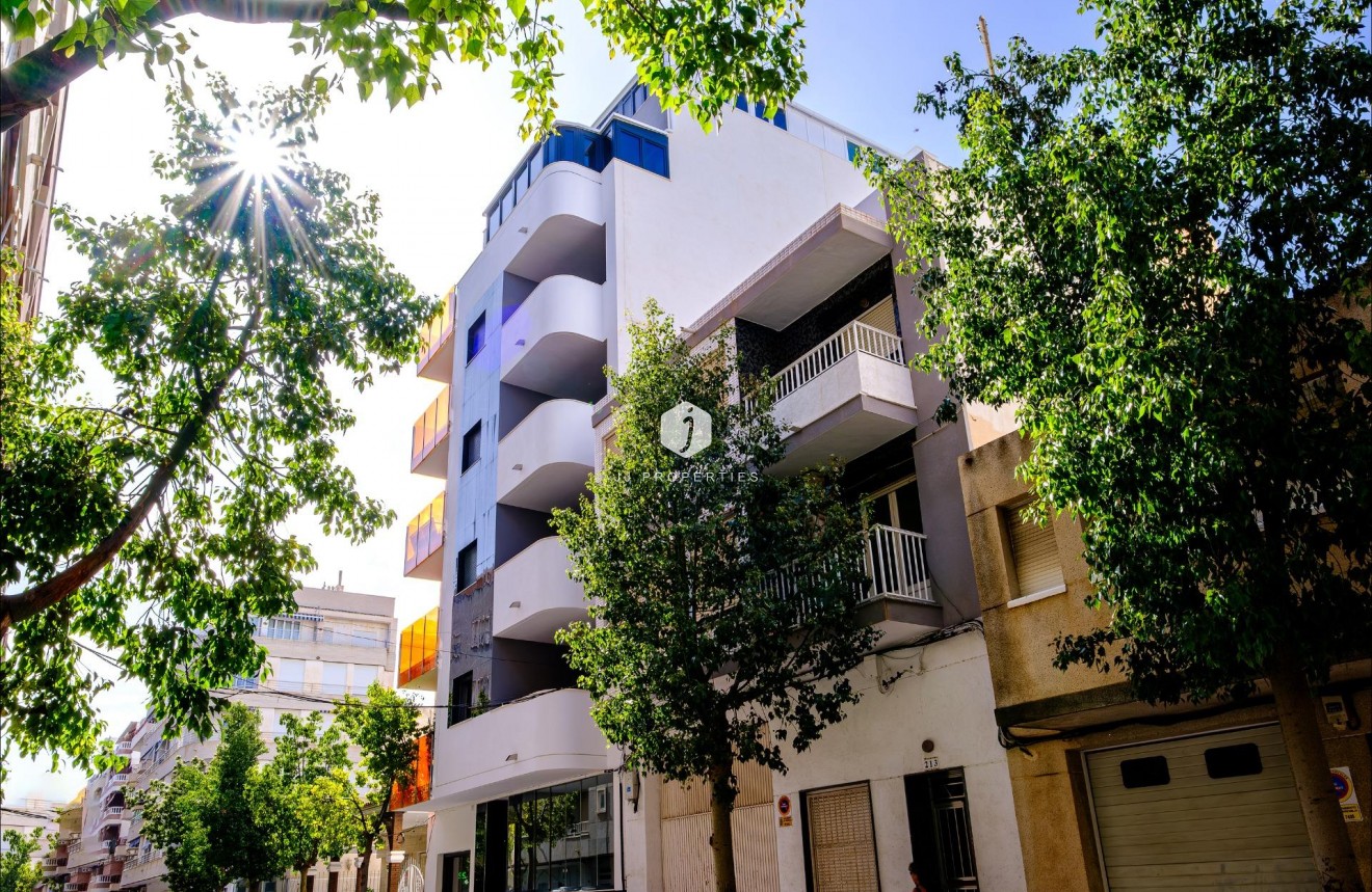 Resale - Apartment / flat -
Torrevieja - Playa del Cura