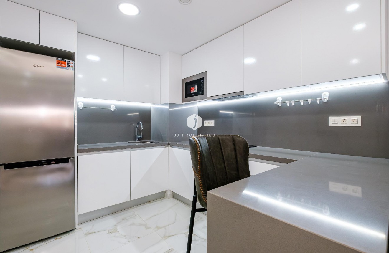 Resale - Apartment / flat -
Torrevieja - Playa del Cura