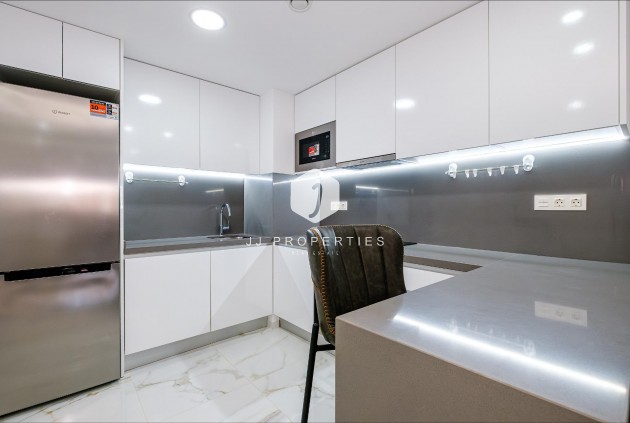Resale - Apartment / flat -
Torrevieja - Playa del Cura