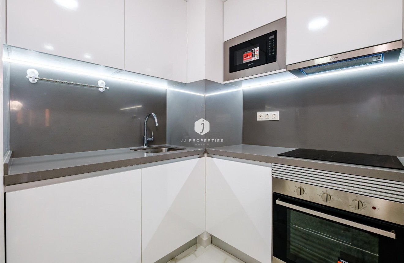 Resale - Apartment / flat -
Torrevieja - Playa del Cura