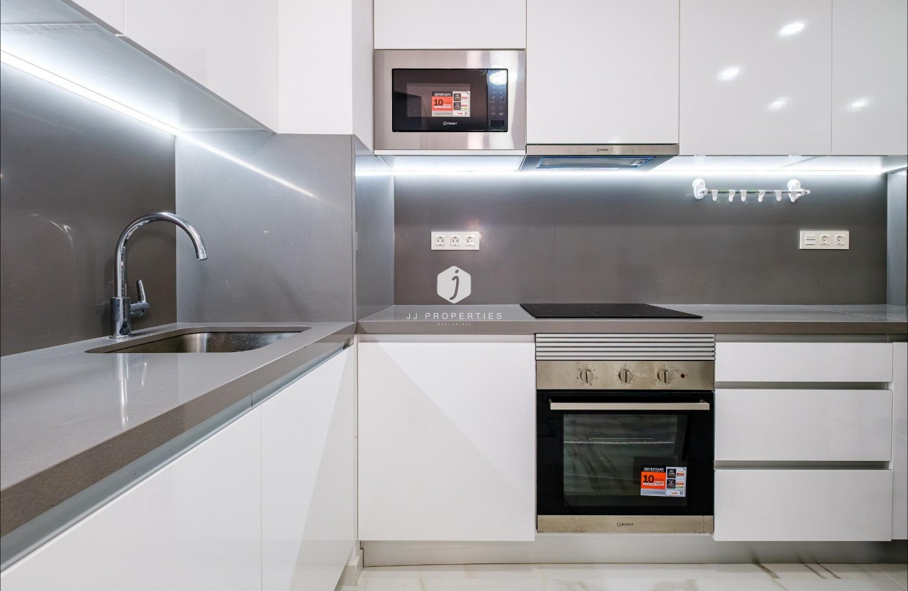 Resale - Apartment / flat -
Torrevieja - Playa del Cura