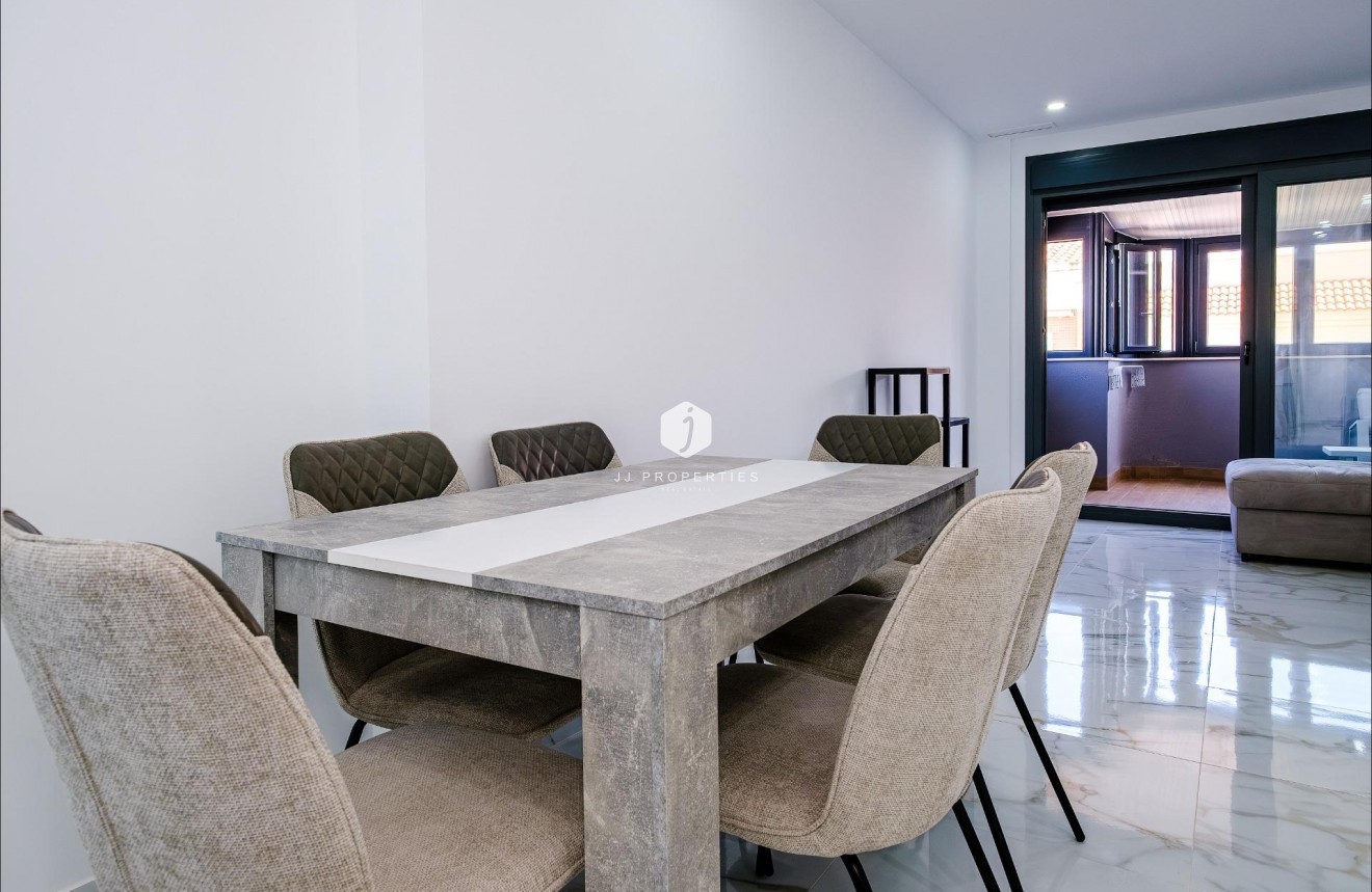 Resale - Apartment / flat -
Torrevieja - Playa del Cura