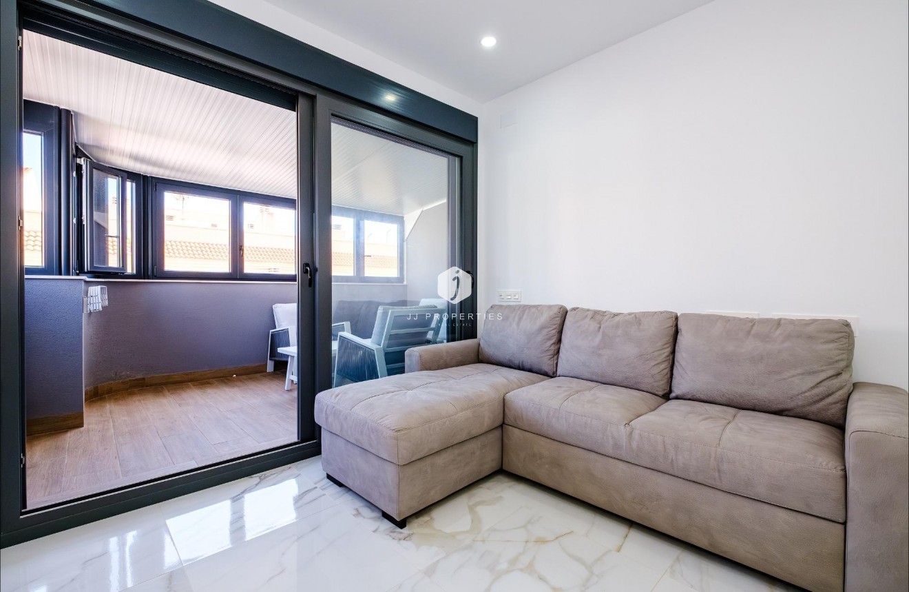 Resale - Apartment / flat -
Torrevieja - Playa del Cura
