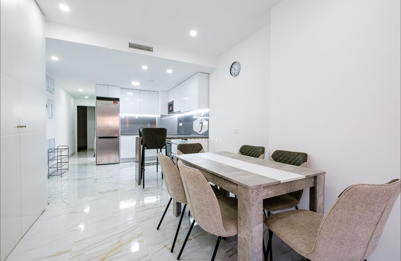 Resale - Apartment / flat -
Torrevieja - Playa del Cura
