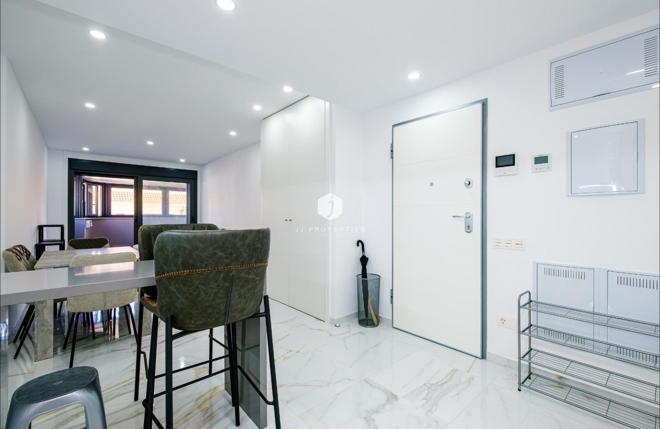 Resale - Apartment / flat -
Torrevieja - Playa del Cura