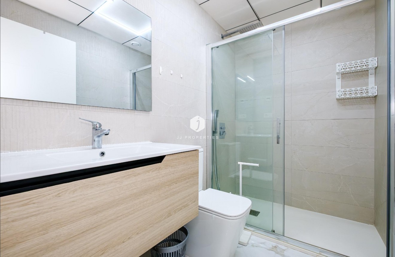 Resale - Apartment / flat -
Torrevieja - Playa del Cura