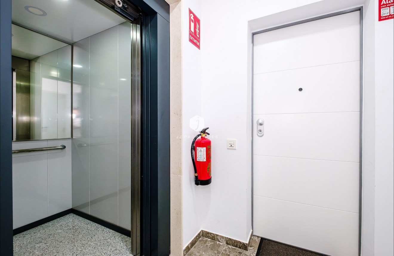 Resale - Apartment / flat -
Torrevieja - Playa del Cura