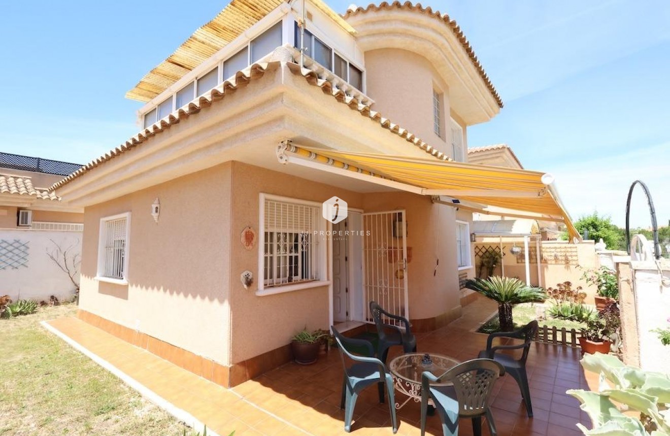 Resale - Villa -
Torrevieja - Costa Blanca