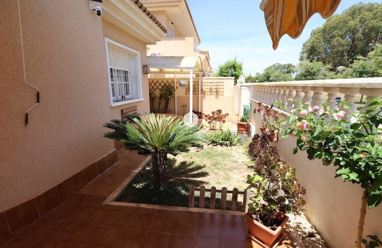 Resale - Villa -
Torrevieja - Costa Blanca
