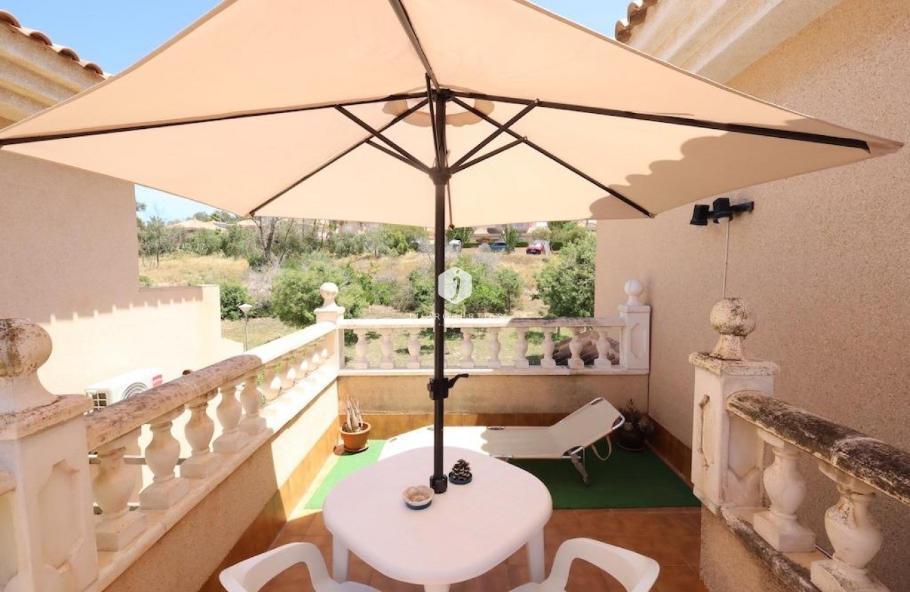 Resale - Villa -
Torrevieja - Costa Blanca