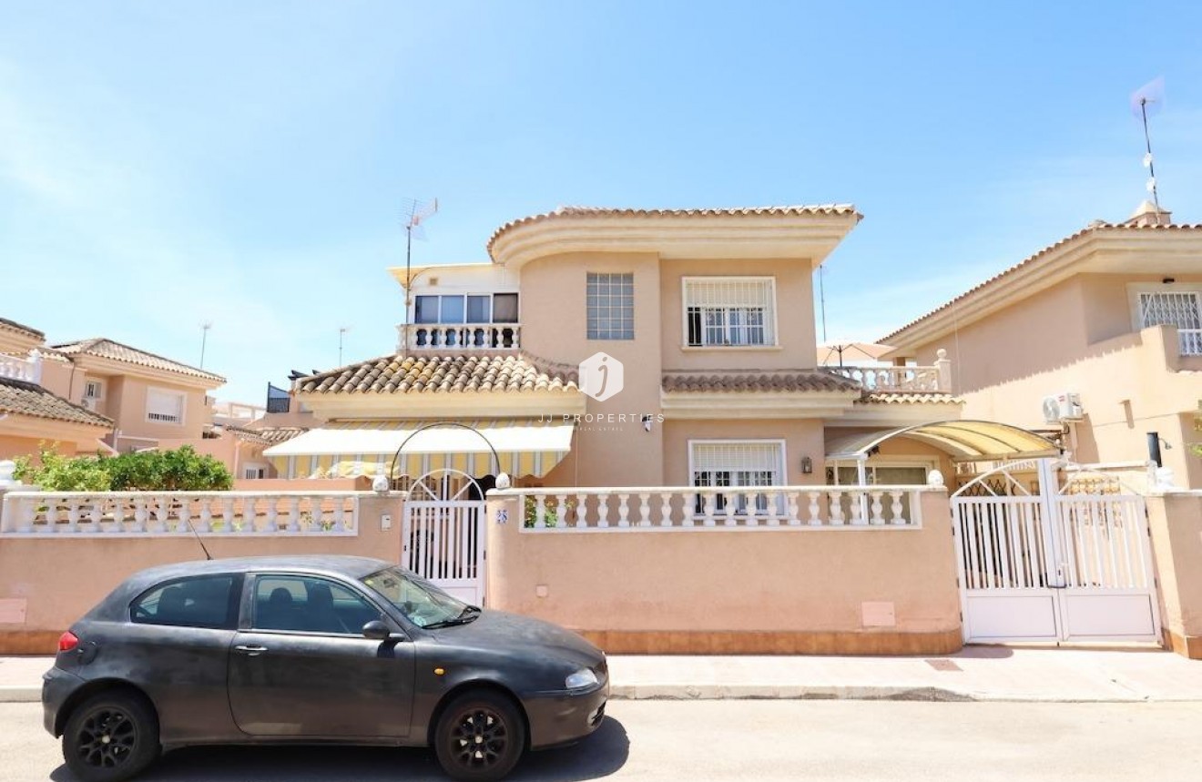 Resale - Villa -
Torrevieja - Costa Blanca