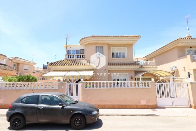 Resale - Villa -
Torrevieja - Costa Blanca