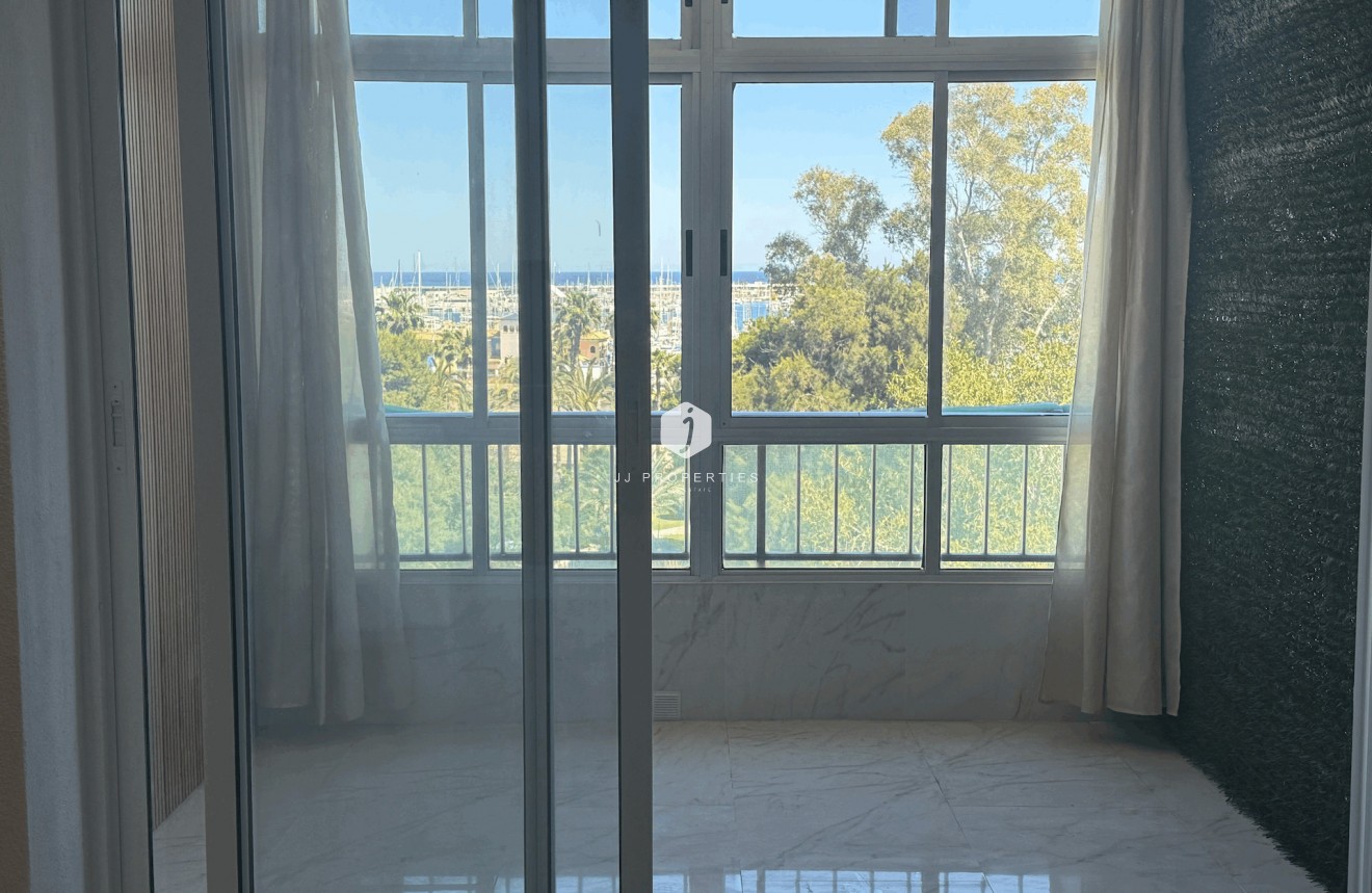 Resale - Apartment / flat -
Torrevieja - Costa Blanca