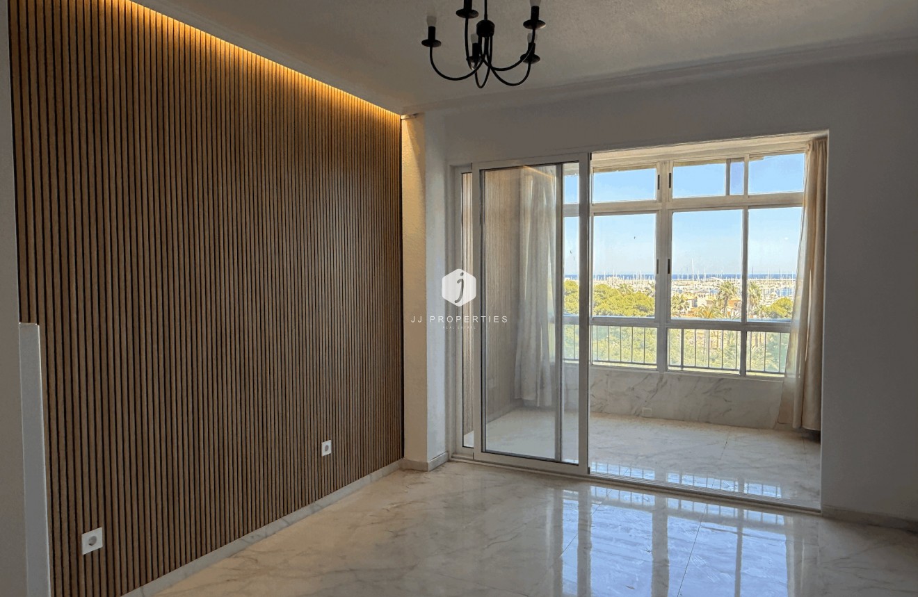 Resale - Apartment / flat -
Torrevieja - Costa Blanca