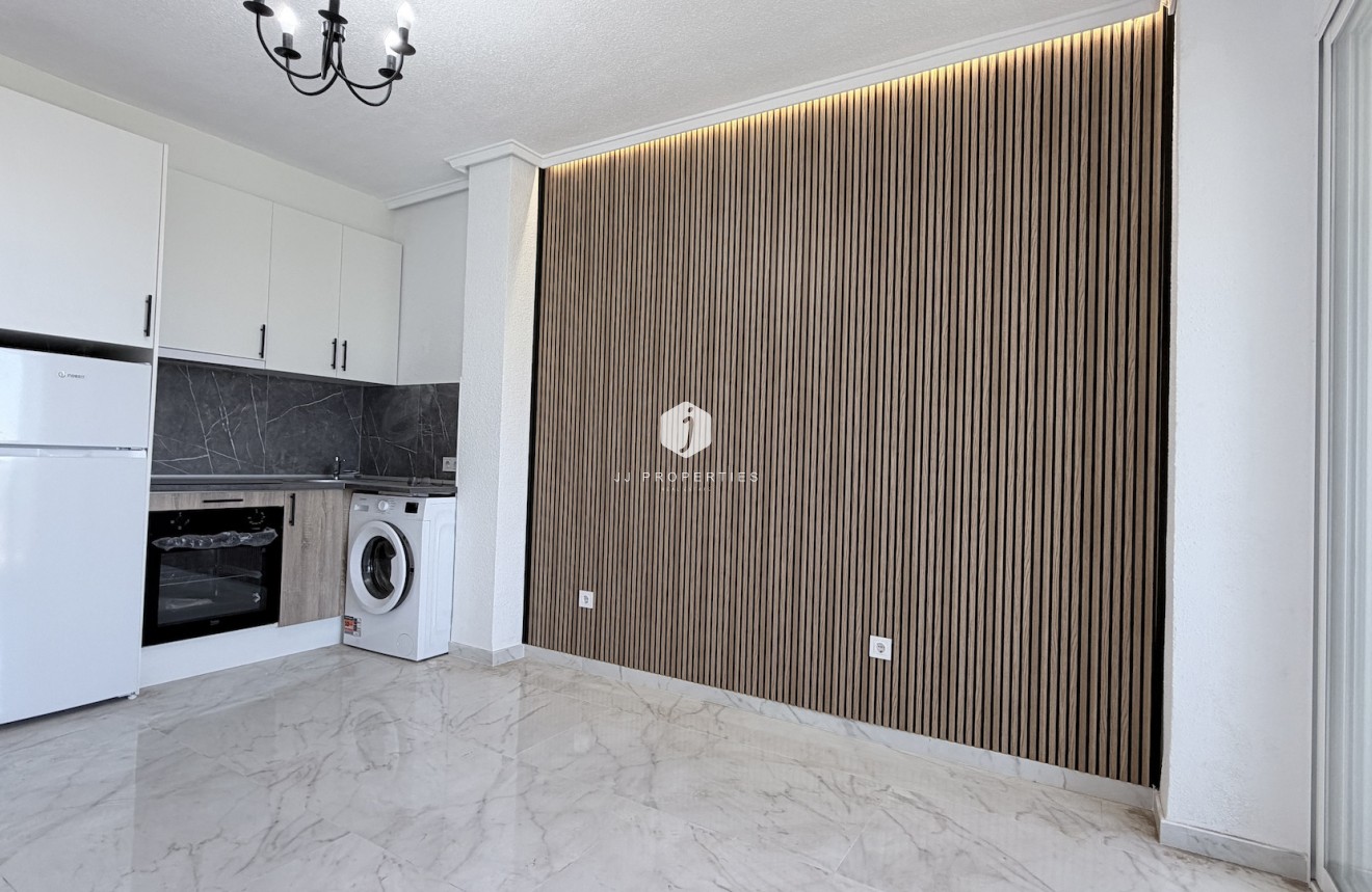 Resale - Apartment / flat -
Torrevieja - Costa Blanca