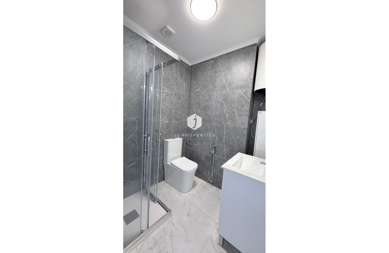 Resale - Apartment / flat -
Torrevieja - Costa Blanca
