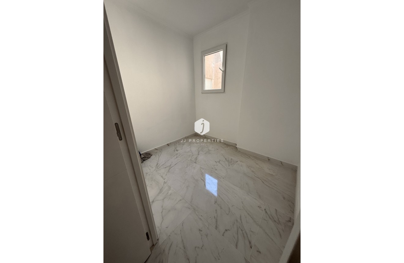 Resale - Apartment / flat -
Torrevieja - Costa Blanca