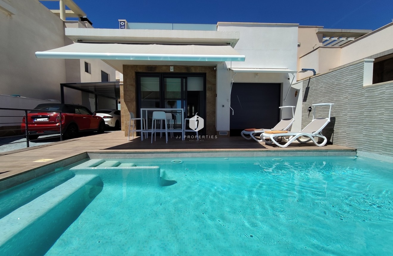 Resale - Villa -
San Miguel de Salinas - Inland