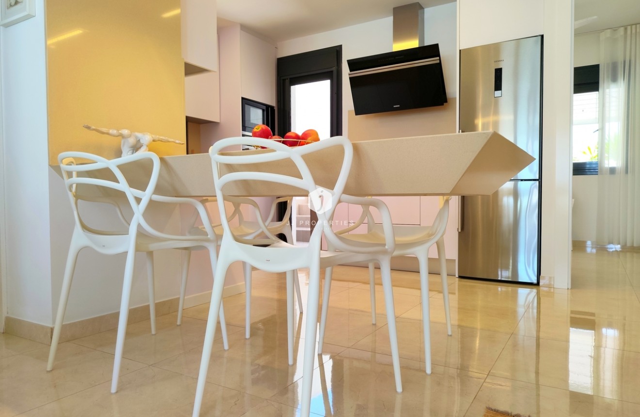 Resale - Villa -
San Miguel de Salinas - Inland