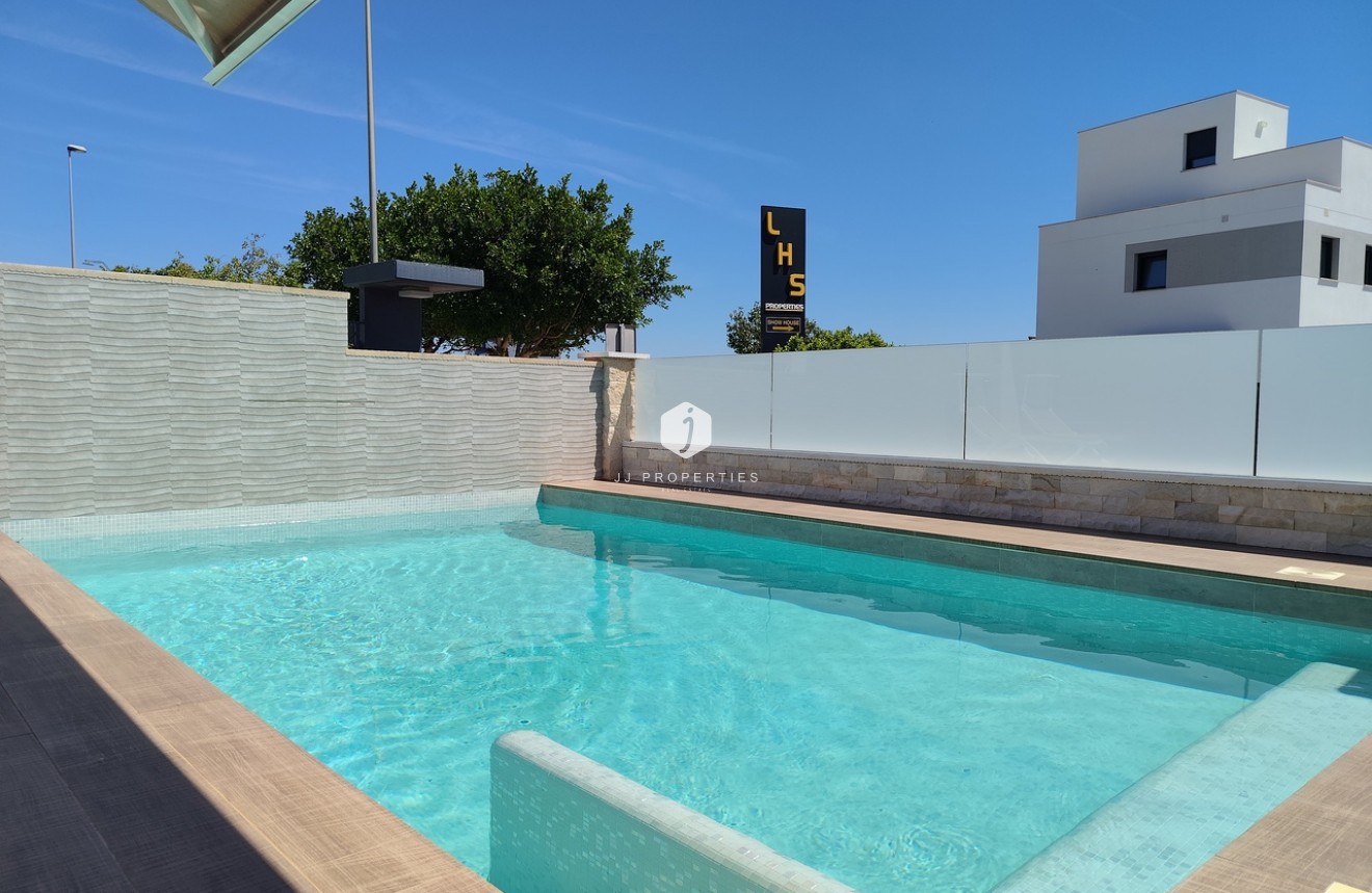 Resale - Villa -
San Miguel de Salinas - Inland