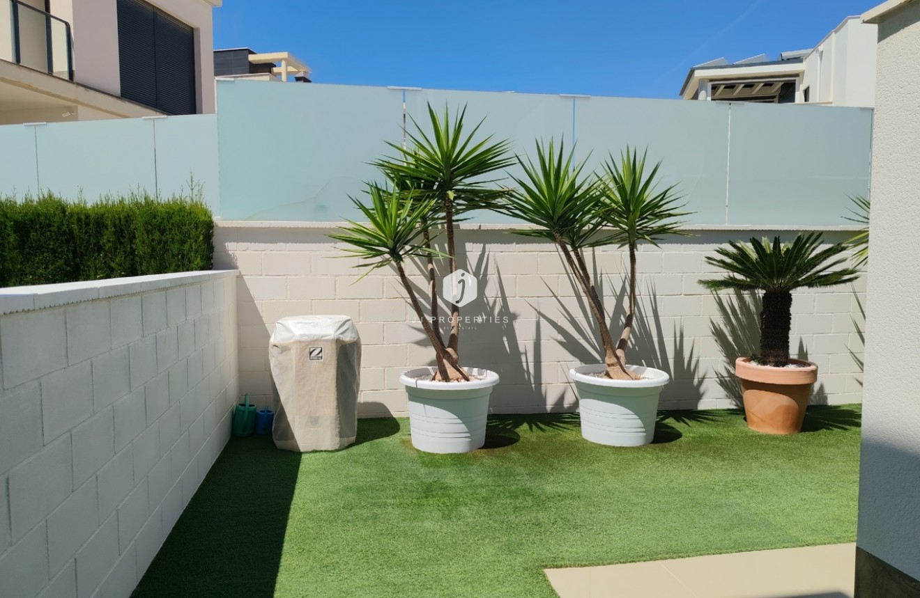 Resale - Villa -
San Miguel de Salinas - Inland