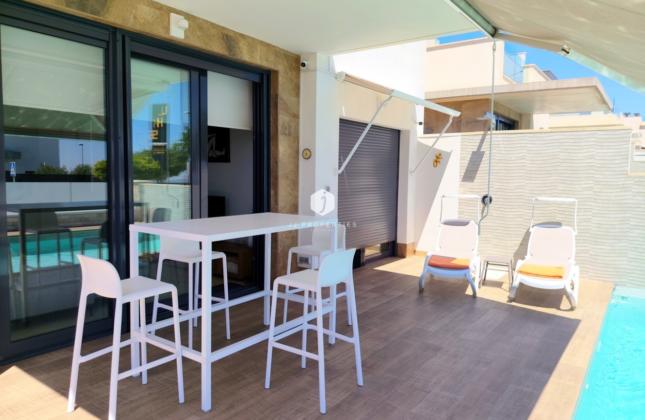 Resale - Villa -
San Miguel de Salinas - Inland