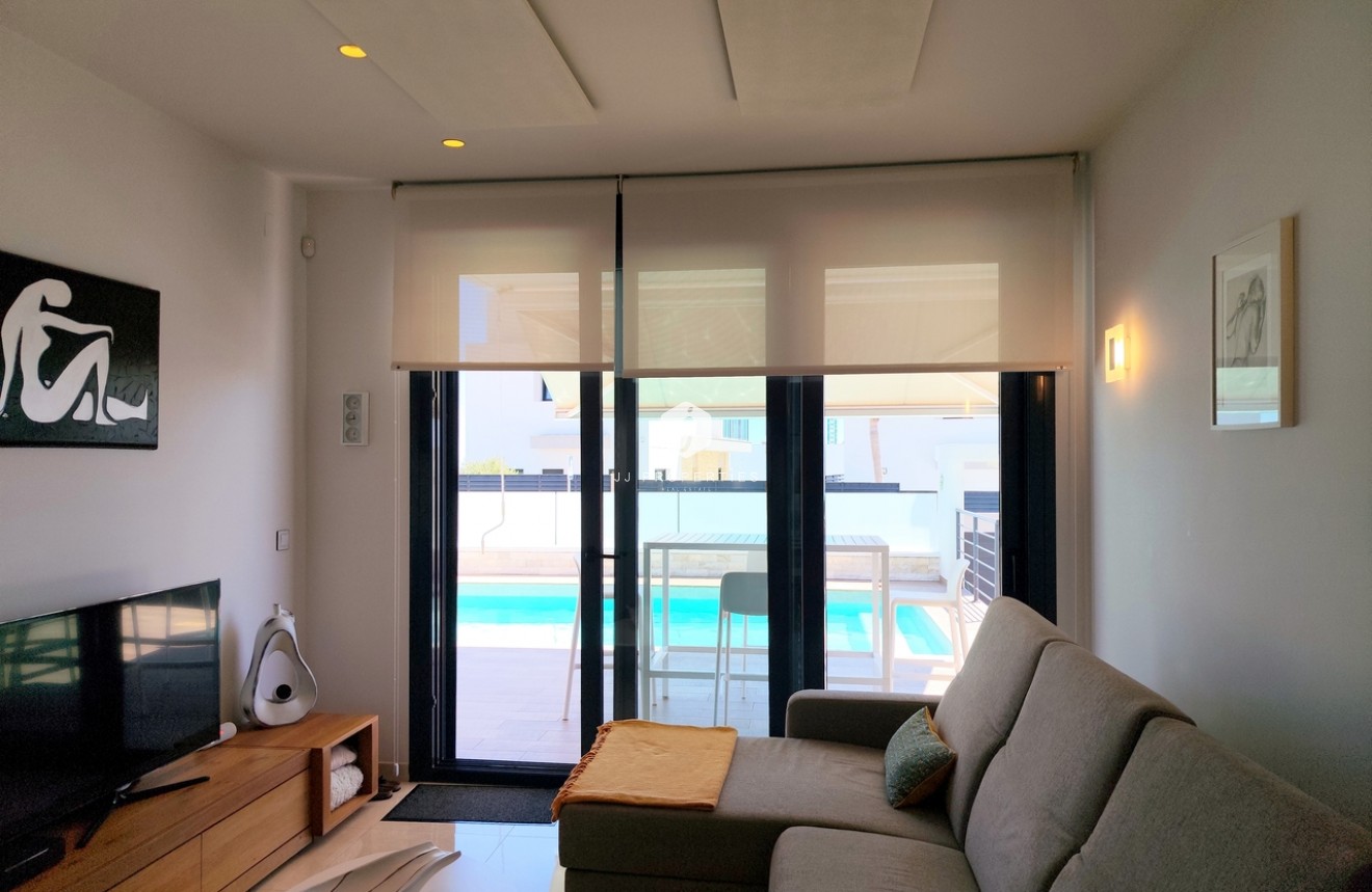 Resale - Villa -
San Miguel de Salinas - Inland