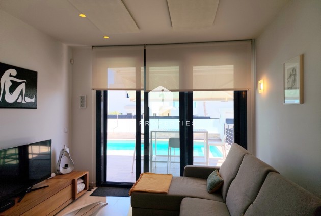 Resale - Villa -
San Miguel de Salinas - Inland