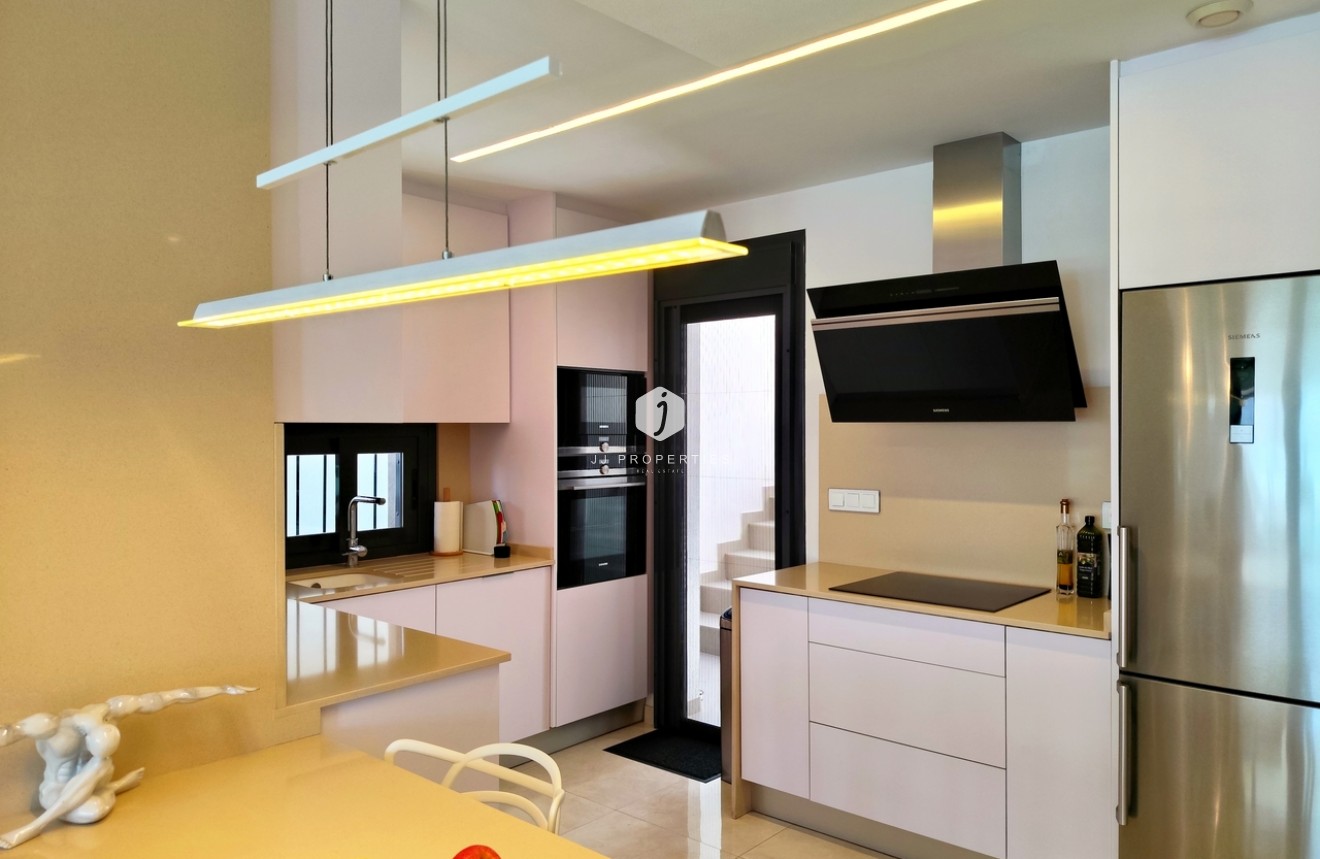 Resale - Villa -
San Miguel de Salinas - Inland