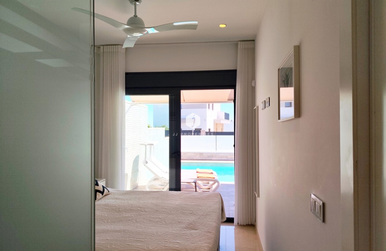Resale - Villa -
San Miguel de Salinas - Inland