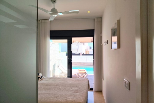 Resale - Villa -
San Miguel de Salinas - Inland