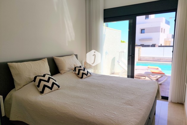 Resale - Villa -
San Miguel de Salinas - Inland