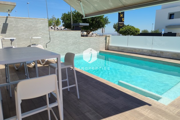 Resale - Villa -
San Miguel de Salinas - Inland